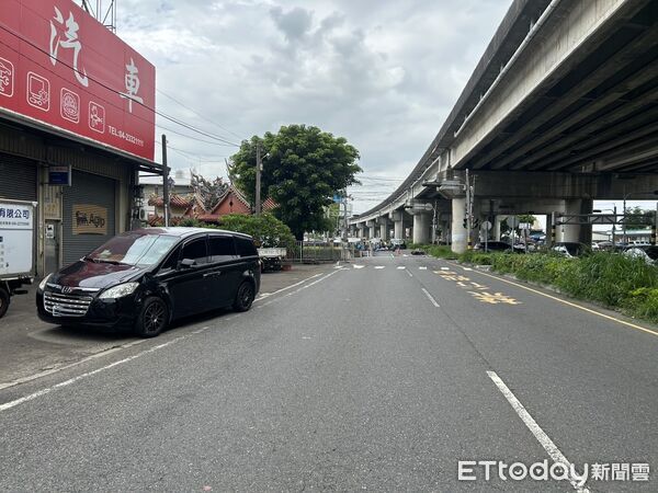 ▲▼台中機車男闖紅燈突衝撞不治,中興女在職專班生嚇呆。(圖/民眾提供,下同)
