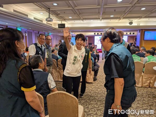 ▲「勞工百工百業後援會」成立，由五大總工會及做工行善團共同領航，集結各行各業勞工力挺陳亭妃。（記者林東良翻攝，下同）