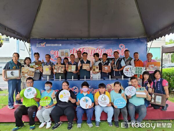 ▲台南市勞工局舉辦「集愛中秋─馬年愛飛馳」中秋禮盒行銷記者會暨市集活動。（記者林東良翻攝，下同）
