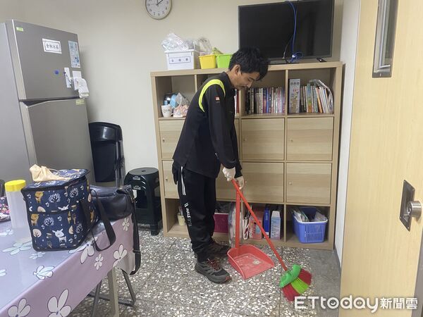 ▲▼   待業5年翻身！身障青年「模擬面試練百遍」小步快跑穩定就業逾2年   。（圖／朴子就業服務中心提供）