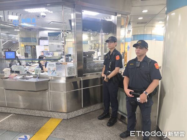 ▲▼新北捷運三鶯線今試營運,警方加強巡邏 。(圖/記者陳以昇翻攝)