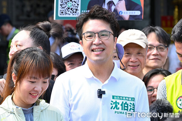 ▲▼台北市長參選人沈伯洋松山奉天宮參香。（圖／記者李毓康攝）