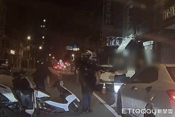 ▲警方舉發並扣車。（圖／桃園警分局提供）