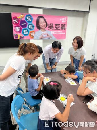 ▲▼礁溪鄉長參選人吳亞蓁(上圖左1),將推動0至3歲幼兒每月3,600元津貼,讓礁溪青年在家鄉工作、成家、養育下一代。(圖/記者游芳男翻攝,下同)
