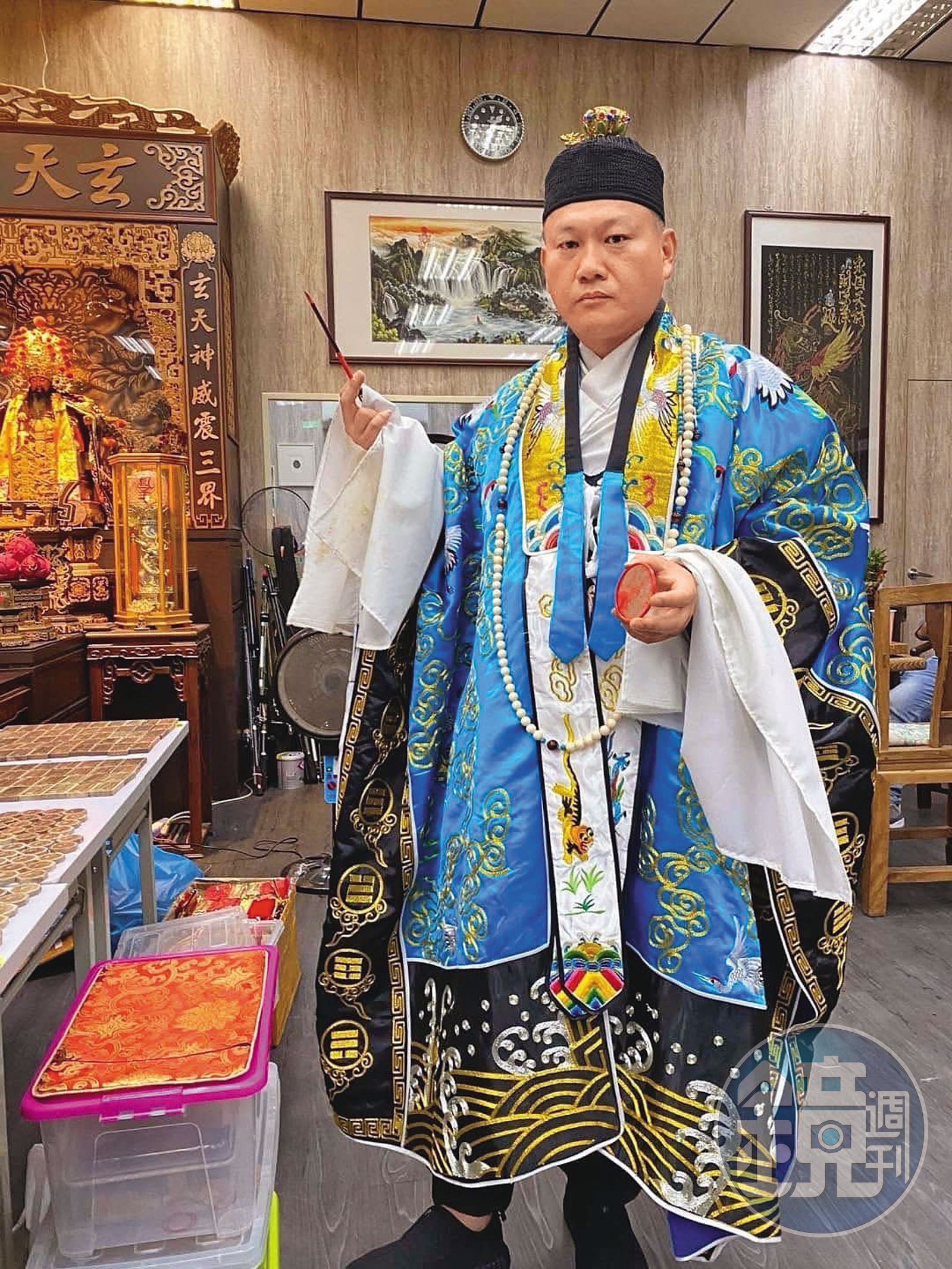 擁有道長身分的台中里長閻泰利(圖),最近處理多件因古曼童中邪的案例。