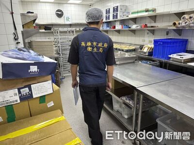 IKEA餐廳鮭魚肉藏塑膠片!情侶腹痛求償 業者認錯衛生局開罰