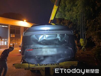 特斯拉五楊高架被撞…他們竟從路肩跑了 警攔車3人身分曝光