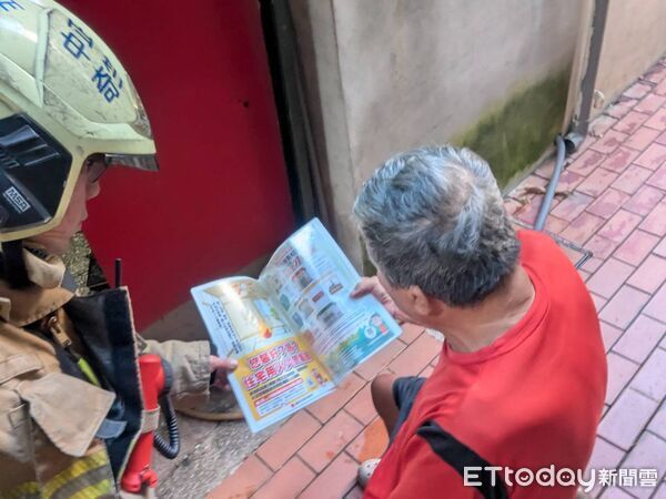 ▲台南市中西區一處民宅16日下午發生電磁爐起火事件,所幸屋主及時切斷電源並將火勢撲滅。(記者林東良翻攝,下同)