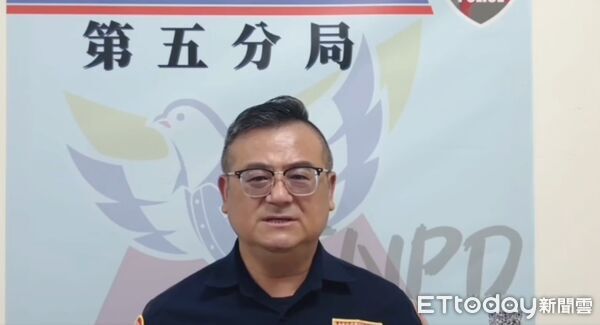 ▲64歲林姓男子騎機車自摔後，人車倒在巷口，警方到場對林男實施酒測，結果超過法定標準值，全案依公共危險罪嫌送辦。（記者林東良翻攝，下同）