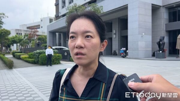 ▲陳幸妤曝「身分證換發日期不同」背後原因，直接喊趙建銘記錯啦。（圖／記者林東良翻攝，下同）