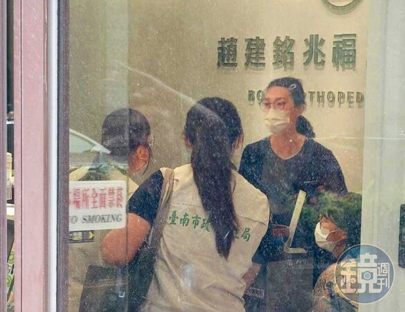 台南市衛生局人員14日赴趙建銘診所（圖），了解他私帶藥物回家注射是否違法。