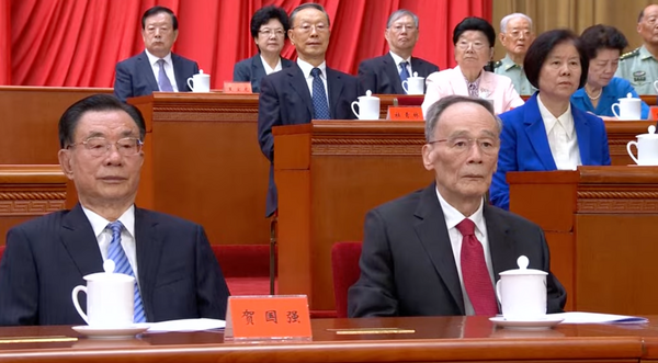 ▲▼  江澤民百歲誕辰紀念大會，中共前國家領導人、黨政元老出人：溫家寶、王岐山、汪洋、俞正聲、張高麗、張德江、栗戰書、李嵐清、李長春、劉雲山、賈慶林、俞正聲、曾慶紅、賀國強。 （胡春華在張高麗後方）  。（圖／翻攝 央視）