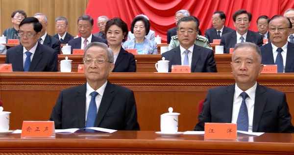 ▲▼  江澤民百歲誕辰紀念大會，中共前國家領導人、黨政元老出人：溫家寶、王岐山、汪洋、俞正聲、張高麗、張德江、栗戰書、李嵐清、李長春、劉雲山、賈慶林、俞正聲、曾慶紅、賀國強。 （胡春華在張高麗後方）  。（圖／翻攝 央視）