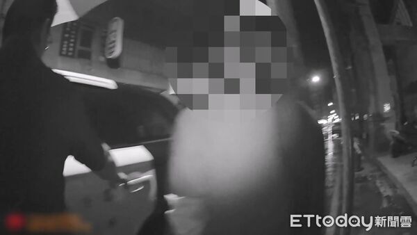 高雄女險撞警車！被揪是「老熟人」掏戒毒證明求饒 警一驗又毒駕