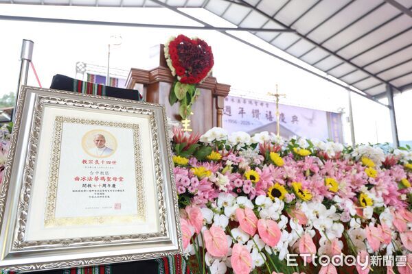 ▲天主教曲冰法蒂瑪聖母堂歡慶開教70週年鑽禧,副縣長王瑞德代表縣長許淑華致意祝福。(圖/南投縣政府提供)