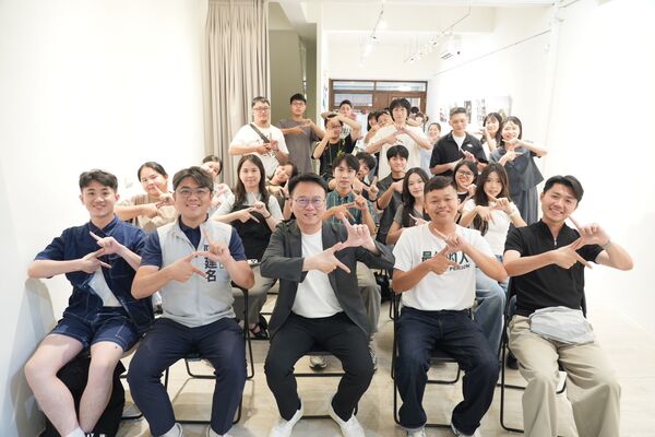 ▲▼民進黨青年部15日邀請新竹市長參選人莊競程至「熬民主」新竹場青年座談。（圖／民進黨提供）
