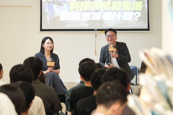 ▲▼民進黨青年部15日邀請新竹市長參選人莊競程至「熬民主」新竹場青年座談。（圖／民進黨提供）