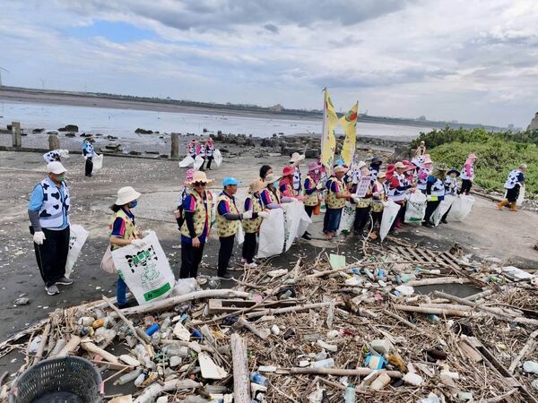 ▲福興公所淨灘有61人吃完便當出現腹瀉症狀。（資料圖／福興鄉公所提供）