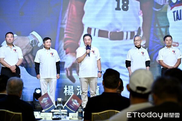 ▲▼ 1984奧運成員林華韋、趙士強、郭泰源、楊清瓏、曾智偵、吳俊達、宋榮泰等人出席2027 WBSC Premier12強賽暨2028洛杉磯奧運資格賽舉辦權發布記者會。（圖／記者李毓康攝）