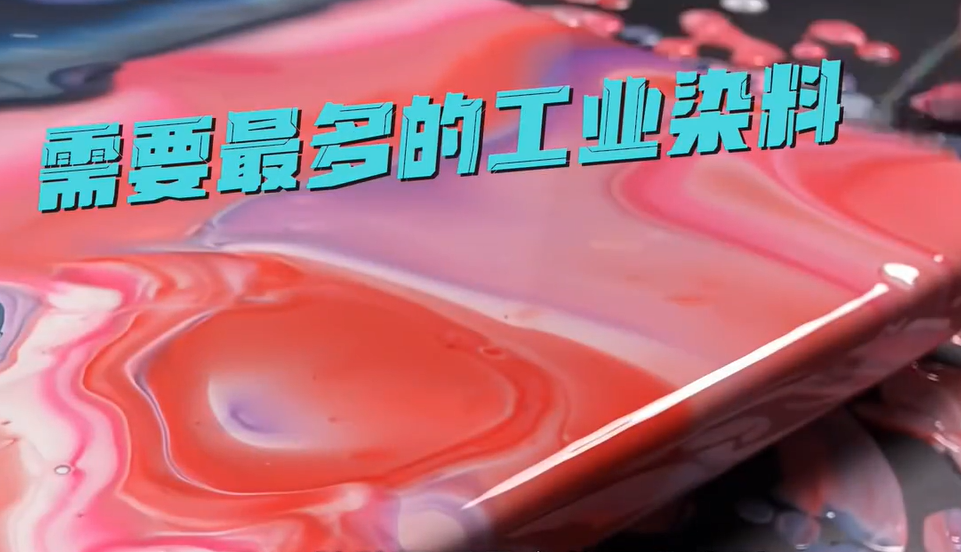 ▲▼央視：軟手機殼恐是「廢棄針管」做的。（圖／翻攝自微博）