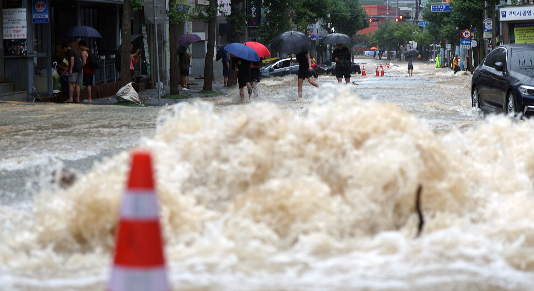 ▲▼南韓慶尚南道巨濟市15至17日降下暴雨。(圖/VCG)