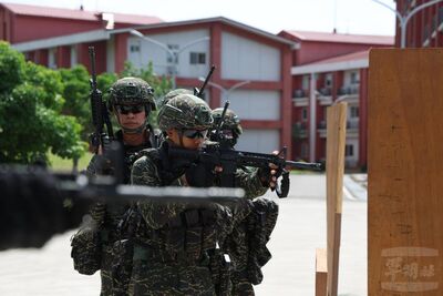 水中武裝快解 海軍陸戰隊換裝戰鬥背心