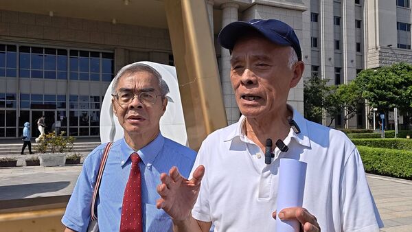 ▲綠營議員參選人江熊一楓捲助理費案遭停權2年，其丈夫前立委江昭儀前往地院控告黨部意圖使人不當選。（圖／記者唐詠絮攝）
