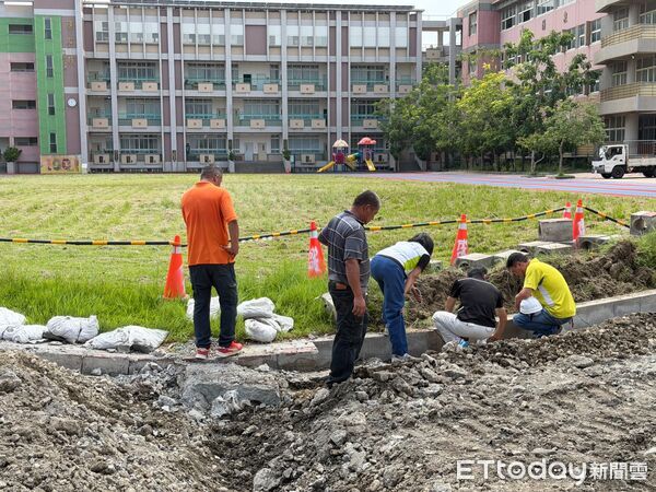▲▼龍井區的建地1年崩塌3次,市議員張家銨要求市府應更積極審查復工標準。(圖/張家銨提供)