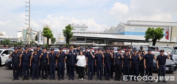 ▲屏東縣政府警察局32輛全新警車舉行授車典禮。（圖／記者陳崑福翻攝）