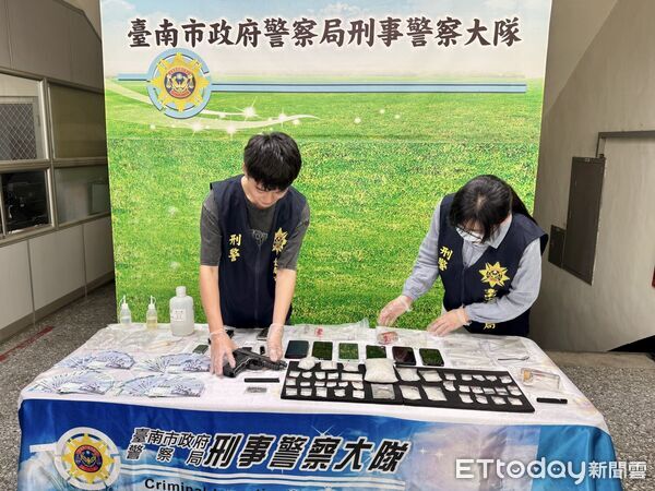▲台南市刑大溯源破獲販毒據點，查扣安非他命逾半公斤等毒品，估計市價約358萬元。（記者林東良翻攝，下同）