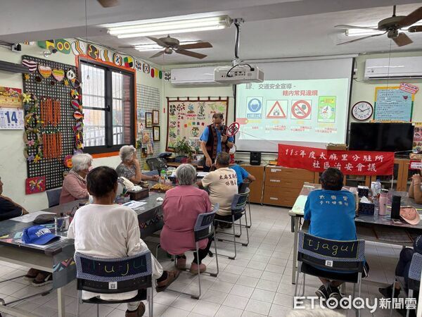 ▲大武警察分局日前前往太麻里鄉北里村文健站舉辦治安座談會。（圖／記者楊晨東翻攝）