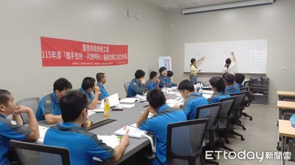 ▲台南市勞工局串聯大專校院資源，邀請外籍生投入移工服務，截至目前累計服務近300小時。（記者林東良翻攝，下同）