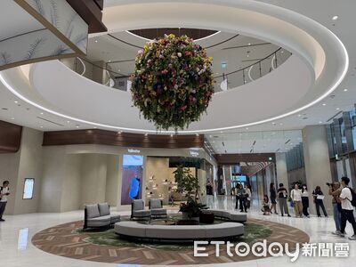 直擊/SOGO大巨蛋香水噴泉、6米高樹屋溜滑梯超大器 3萬坪新空間8/22登場