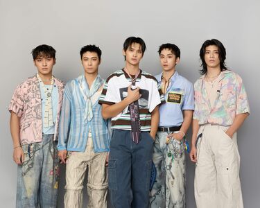 FEniX退伍歸隊!MAX軍中洗澡突飄惡臭 下秒「屎流滿地」崩潰了