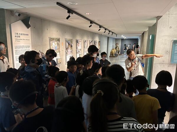 ▲台南左鎮化石園區3D劇場全新換片,《T. REX 暴龍》帶領觀眾近距離探索史前世界。(記者林東良翻攝,下同)