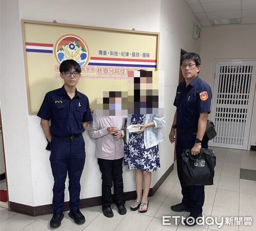 ▲枋寮警方助曾姓婦人平安返家。（圖／記者陳崑福翻攝）