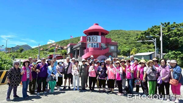 ▲▼花蓮推出車等人郵輪式公車????遊東海岸，提供2人同行1人免費優惠。（圖／花蓮縣政府提供，下同）