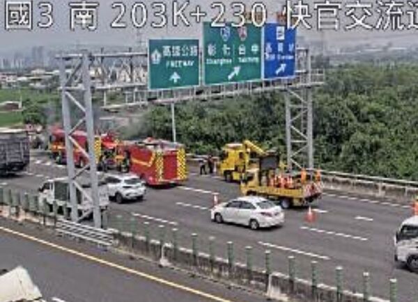 ▲國3彰化路段火燒車。（圖／翻攝自國道1968）