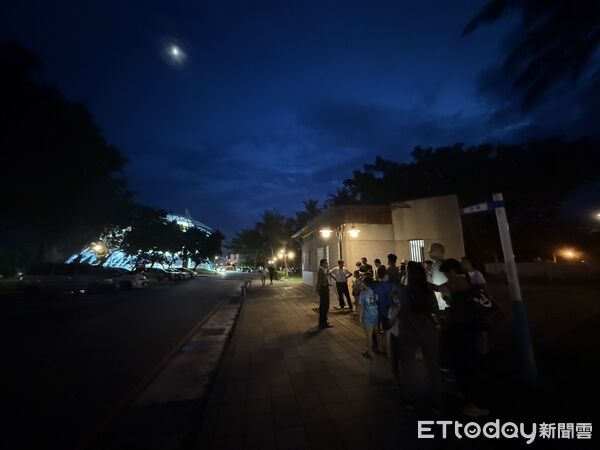 ▲台灣狐蝠夜間生態導覽活動，將於8 月20~26日舉辦，每場次上限20人。（圖／花蓮縣政府提供，下同）