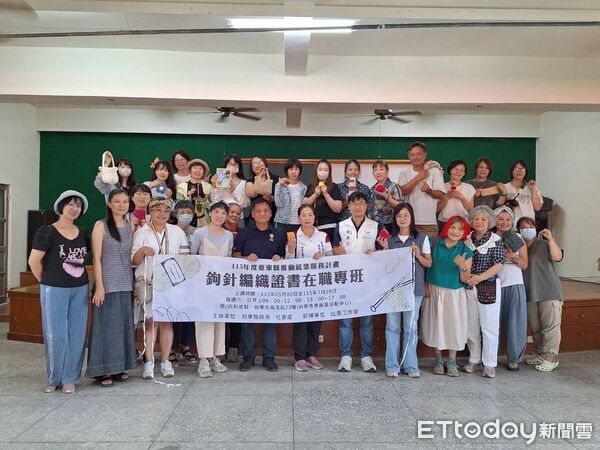 台東縣府培育第二專長 24學員完成鉤針編織證書訓練