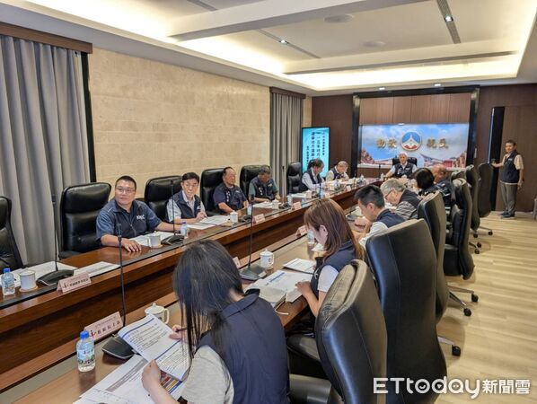 ▲▼中央選舉委員會主任委員游盈隆以視訊方式參加金門縣選舉委員會選務工作會議。（圖／金門縣選舉委員會提供）