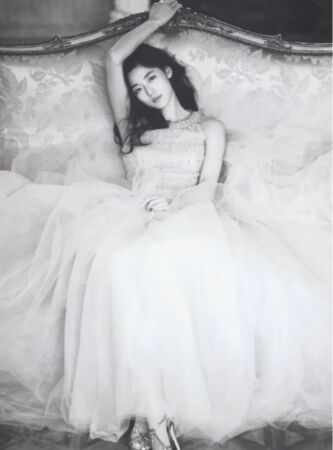 ▲▼藏了14年!全智賢激美婚紗照公開 韓網暴動朝聖:當年超轟動。(圖/翻攝自金寶河(김보하)IG)