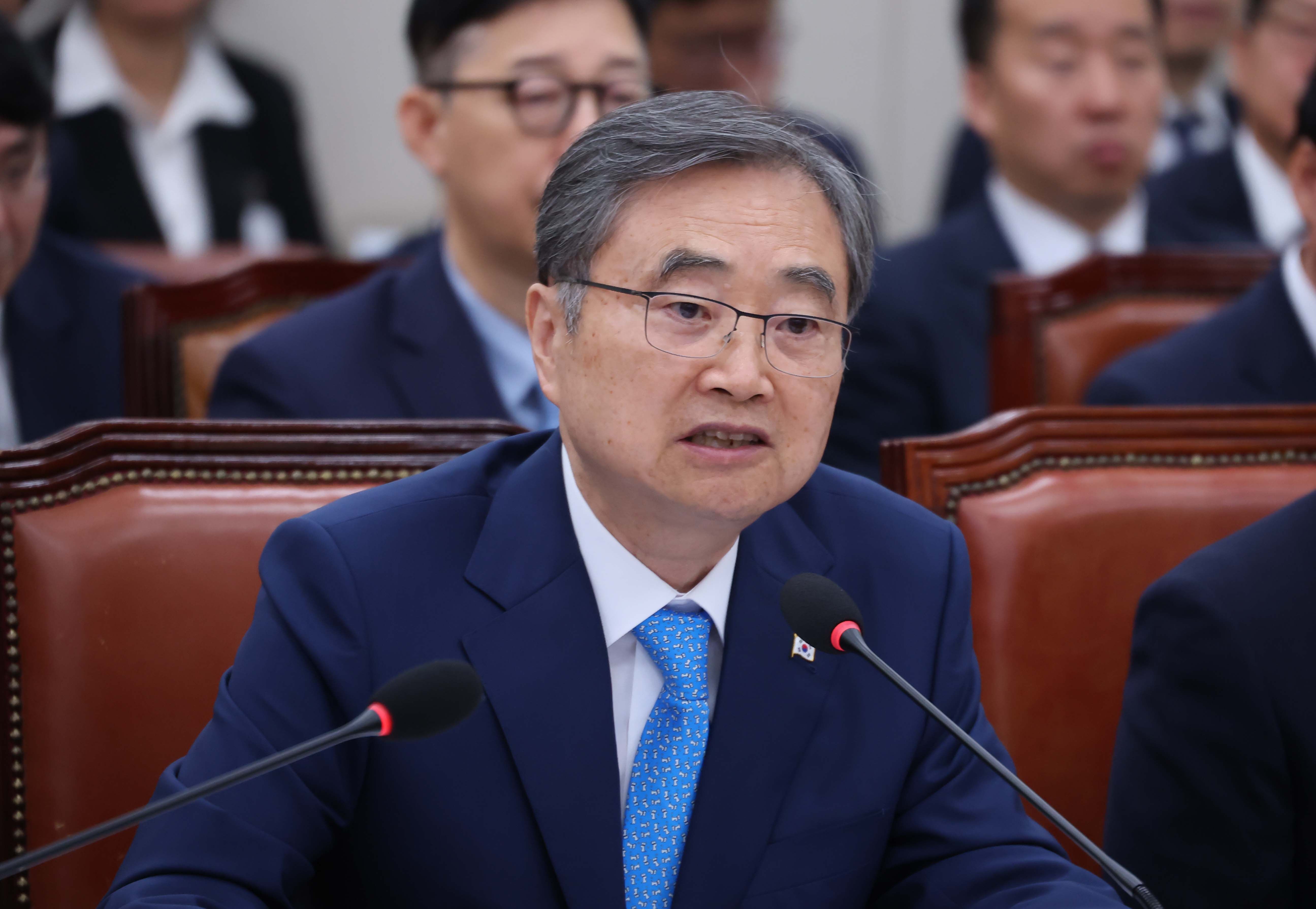 ▲▼南韓外交部長趙顯19日前往國會外交統一委員會接受質詢。（圖／達志影像）