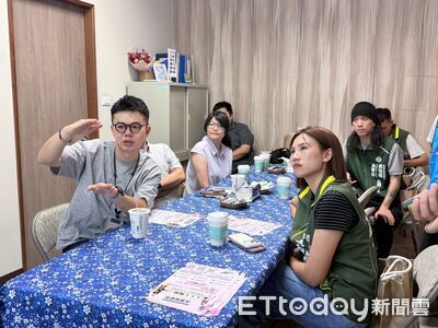 張博洋、黃敬雅參訪高雄銀髮人才服務據點 提中高齡友善企業認證