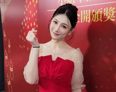 李新泡湯突飄「臭味」! 結果竟是老公在水裡XXX