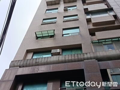 快訊/捷運永寧站附近大樓火警!5F客廳起火 消防急救屋內3人