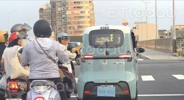    ▲▼   陸製老頭樂掛假牌上路！ 恐無法可管   。（圖／民眾提供）   