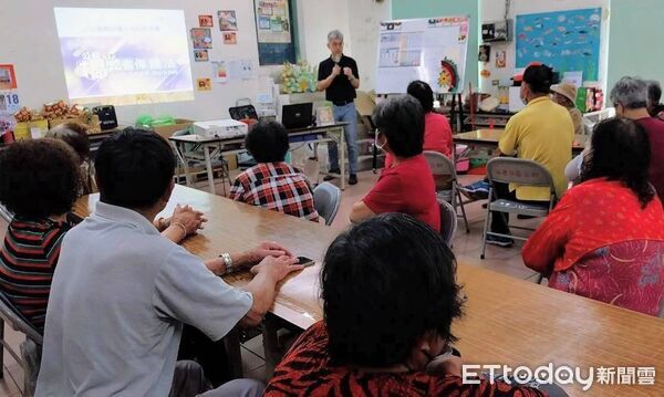 ▲▼ 朴子醫院長照站化身「誠信學堂」長輩樂學反貪 。(圖/朴子醫院提供)