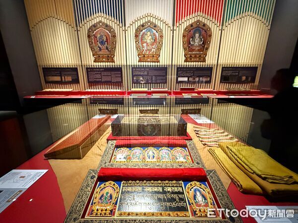 不用擠北院！《龍藏經》在南院霸氣「開箱」 117年整套108函永久進駐