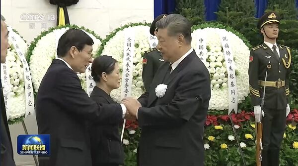 ▲▼ 朱鎔基火化與告別式、2026.8.18八寶山革命公墓、習近平致哀、胡錦濤花圈、各界送行、北京 。（圖／翻攝 新聞聯播）